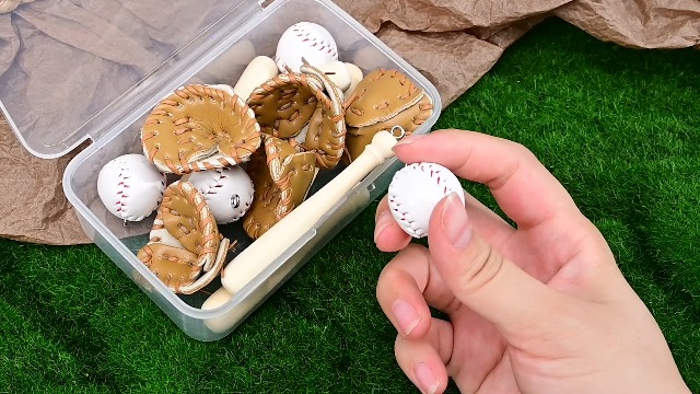 Cheriswelry 15Pcs Baseball Bat Glove Pendants Sports...