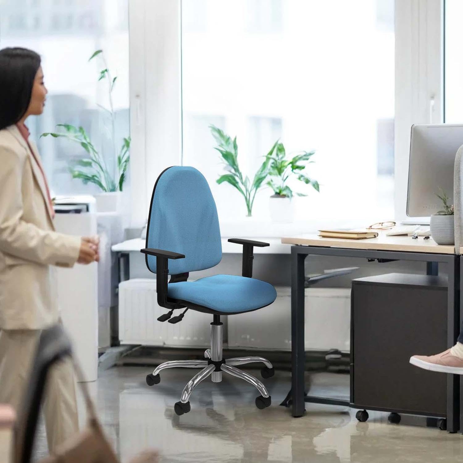 Piqueras y Crespo - Sedia ergonomica da laboratorio Algarra con braccioli 1D, meccanismo Ainscro, schienale regolabile in altezza, ideale per lavorare comodamente