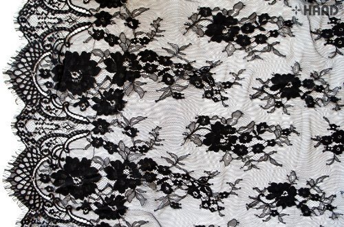 Dentelle cordée HAND NO.387 noire grand format 300x152cm pour voiles et robes