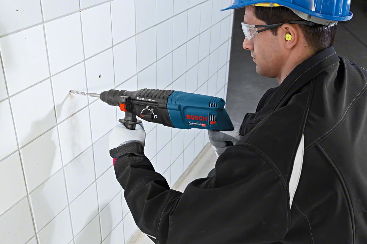 Bosch Professional Bohrhammer GBH 2-26 F (Leistung 830 Watt, Wechselfutter SDS-plus, inkl. Zusatzhandgriff, Tiefenanschlag, Maschinentuch, Schnellwechselbohrfutter, Handwerkoffer)