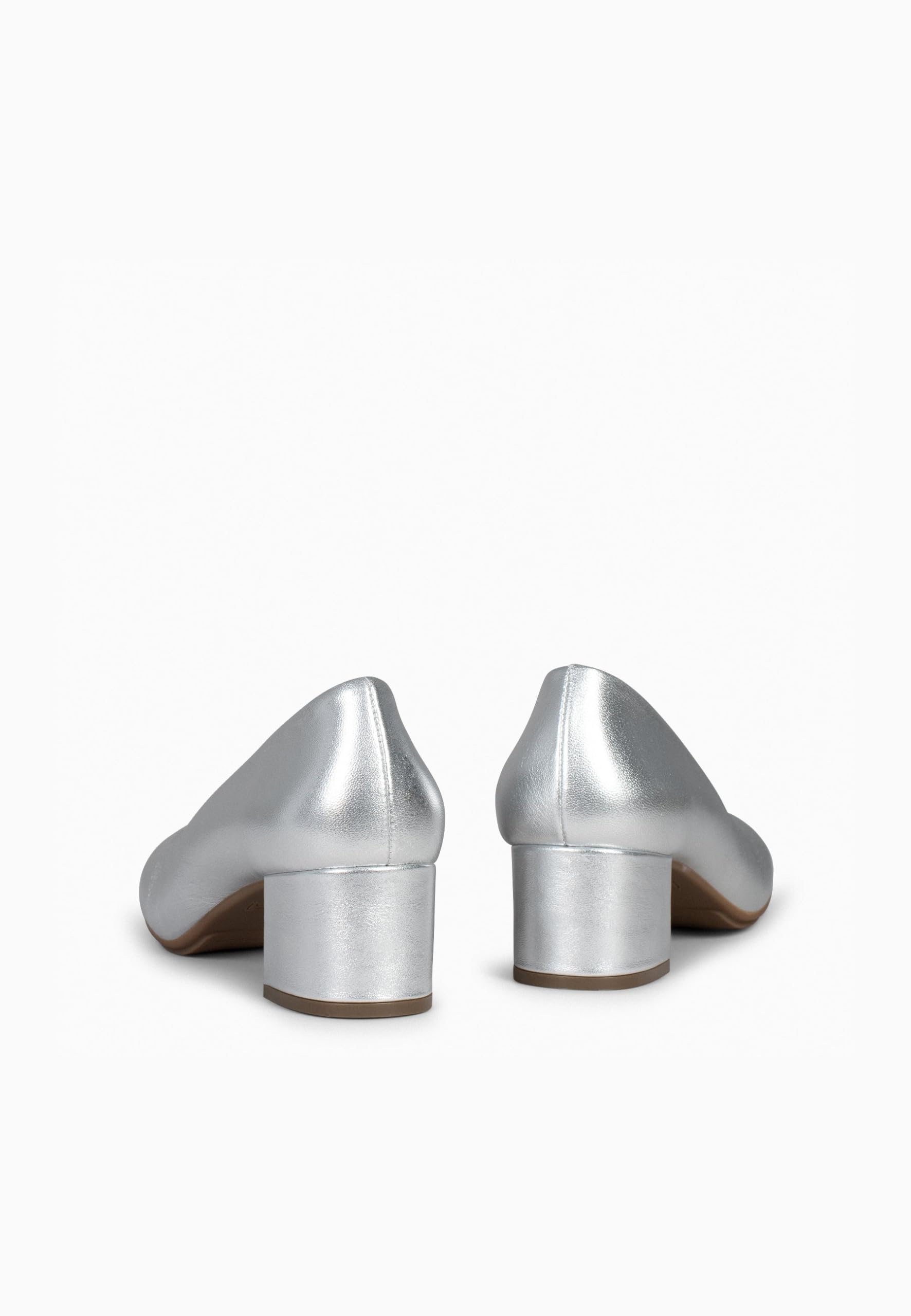miMaO. Zapatos cómodos con Puntera Redonda en Piel de napa Metalizada y Plantilla de Gel. Hecho en España
