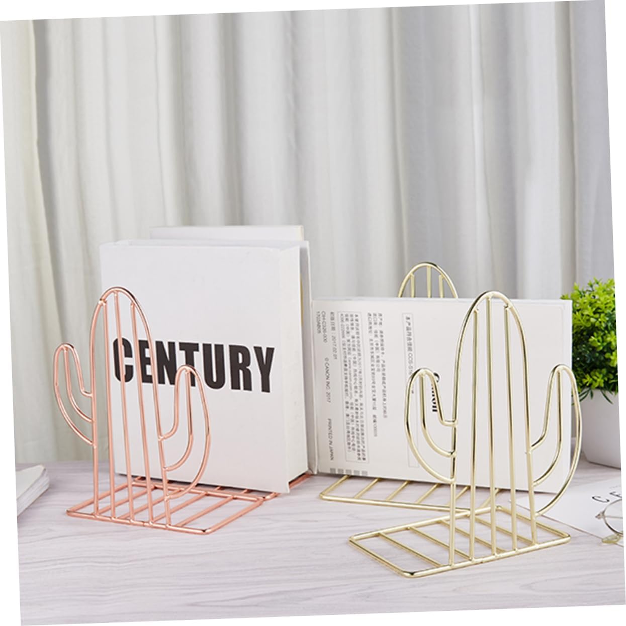 SHINEOFI 1pair Cactus-Shaped Metal Bookends for Home Office Creative Book Organizer Unique Design Decorative Book Stoppers for Shelves and Desks