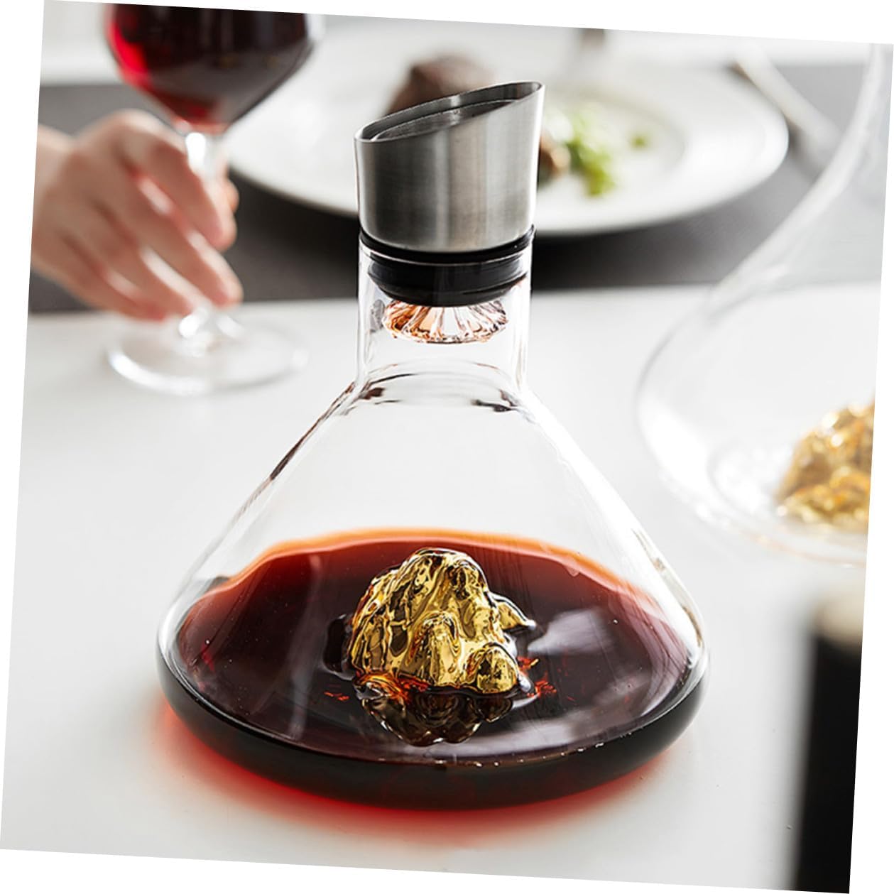 Golden Glacier Wine Decanter 1500ml Handheld Fast Wine Aerator Inclined Mouth Suitable for Dining and Entertaining