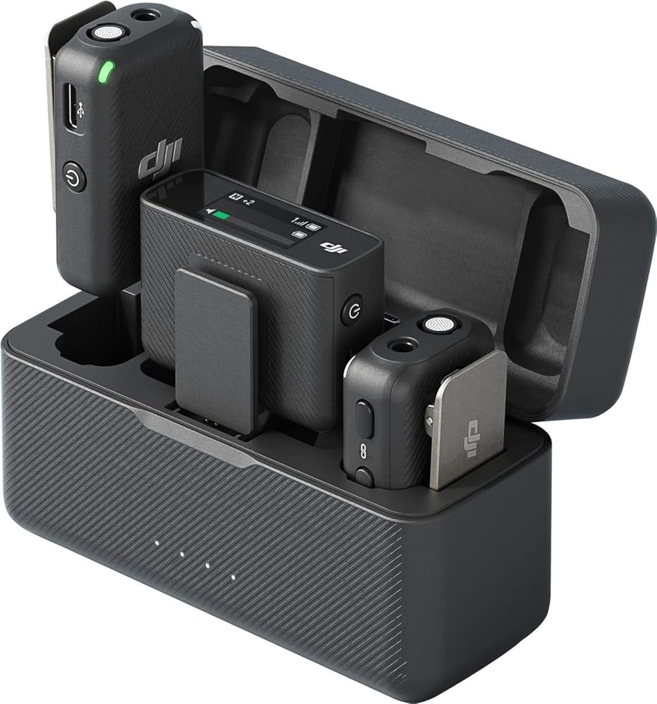 dji Mic (2 TX + 1 RX + Estuche de Carga), micrófono lavalier inalámbrico, 15 Horas de batería, cancelación de Ruido micrófono inalámbrico para PC, iPhone, Grabar entrevistas, Youtube, Vlogs