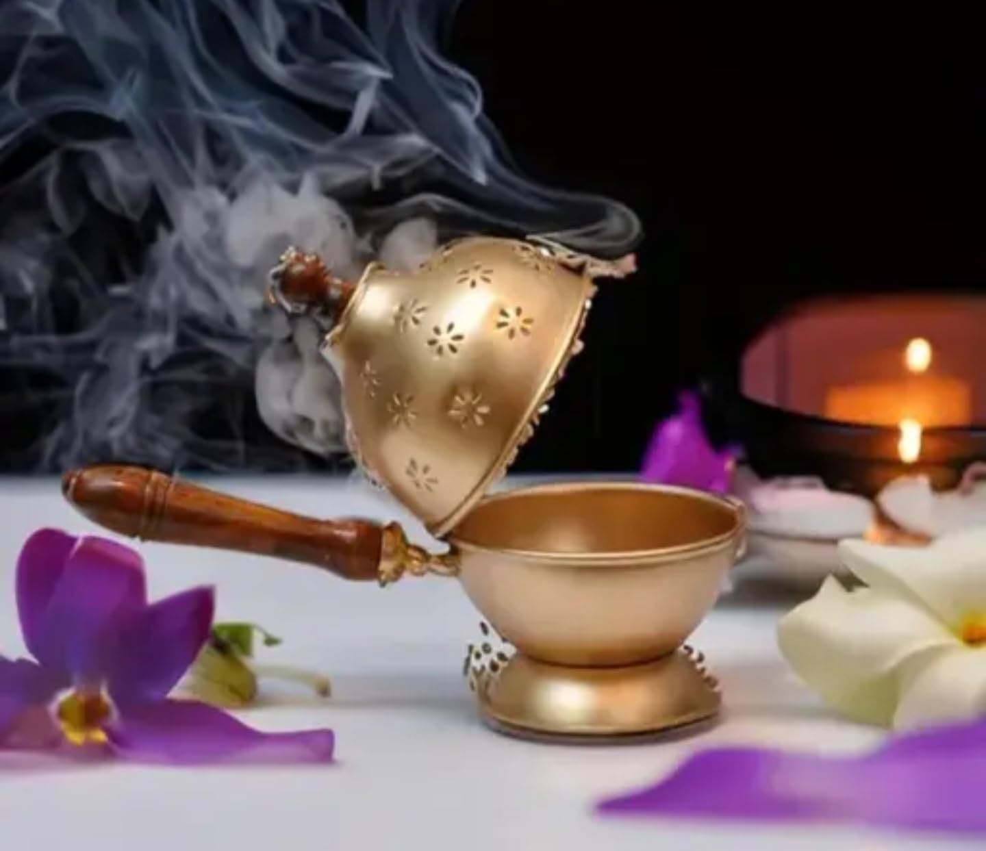 Porte-encens en métal avec couvercle floral et diffuseur d'arôme pour la maison