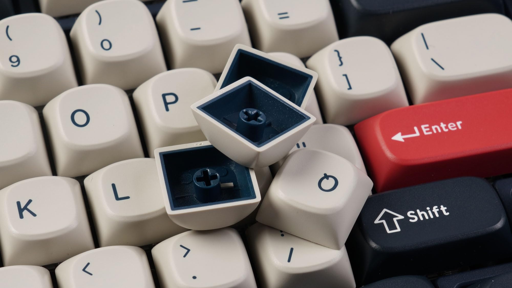 Keychron J2 Tastiera Meccanica Senza Fili 2.4GHz Bluetooth QMK 75% Layout RGB, Hot-Swap Interruttore Rosso Compatibile con Mac Windows Linux, Tasti PBT Non Brillanti per Gaming - Blu Scuro