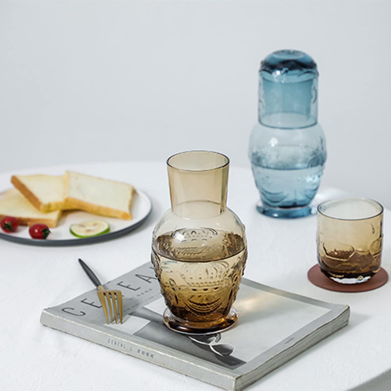KAYKAI Carafe à eau de chevet et verre de 100 ml avec tasse en verre pour table de nuit, pichet de chevet vintage et gobelet, bleu