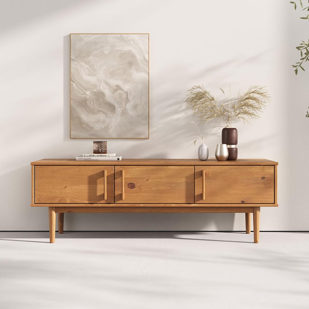 IDIMEX Lowboard TECCA 145 cm mit 3 Türen, Eiche Finish – Massivholz Kiefer, Wohnzimmermöbel mit Stauraum, Moderne Kommode im skandinavischen Design, Flurmöbel für Bücher & Deko