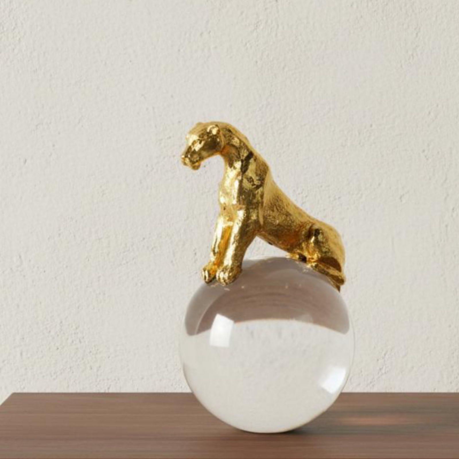 Escultura Decorativa Gato Estatua Figura Adorno en Esfera de Base de Cristal Acabado Pulido y Tallado Adecuada para Sala de Estar Entrada Estanterías Escritorio, Plateado