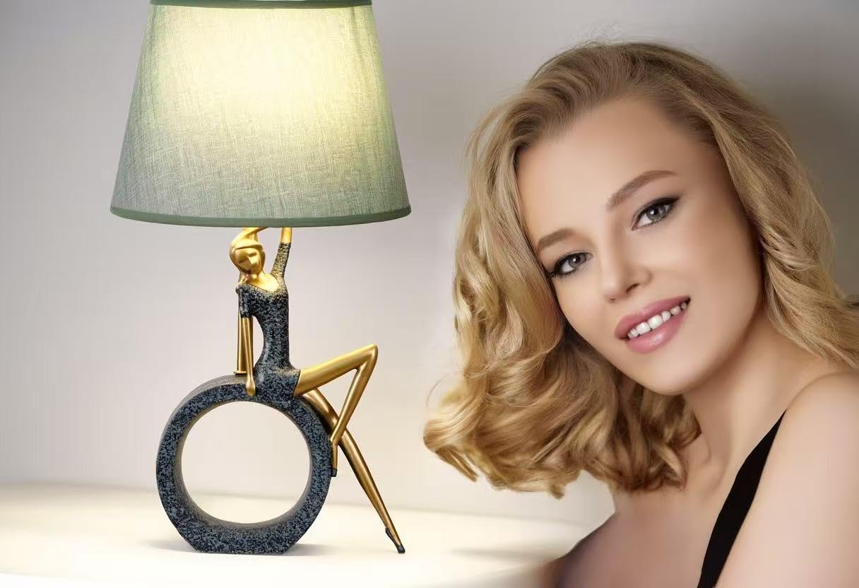 Girl Artwork Dekorative Tischlampe, 48,3 cm, moderne Nachttischlampe mit Leinen-Schirm, blauer und goldener Harzsockel, LED-Leuchtmittel im Lieferumfang enthalten