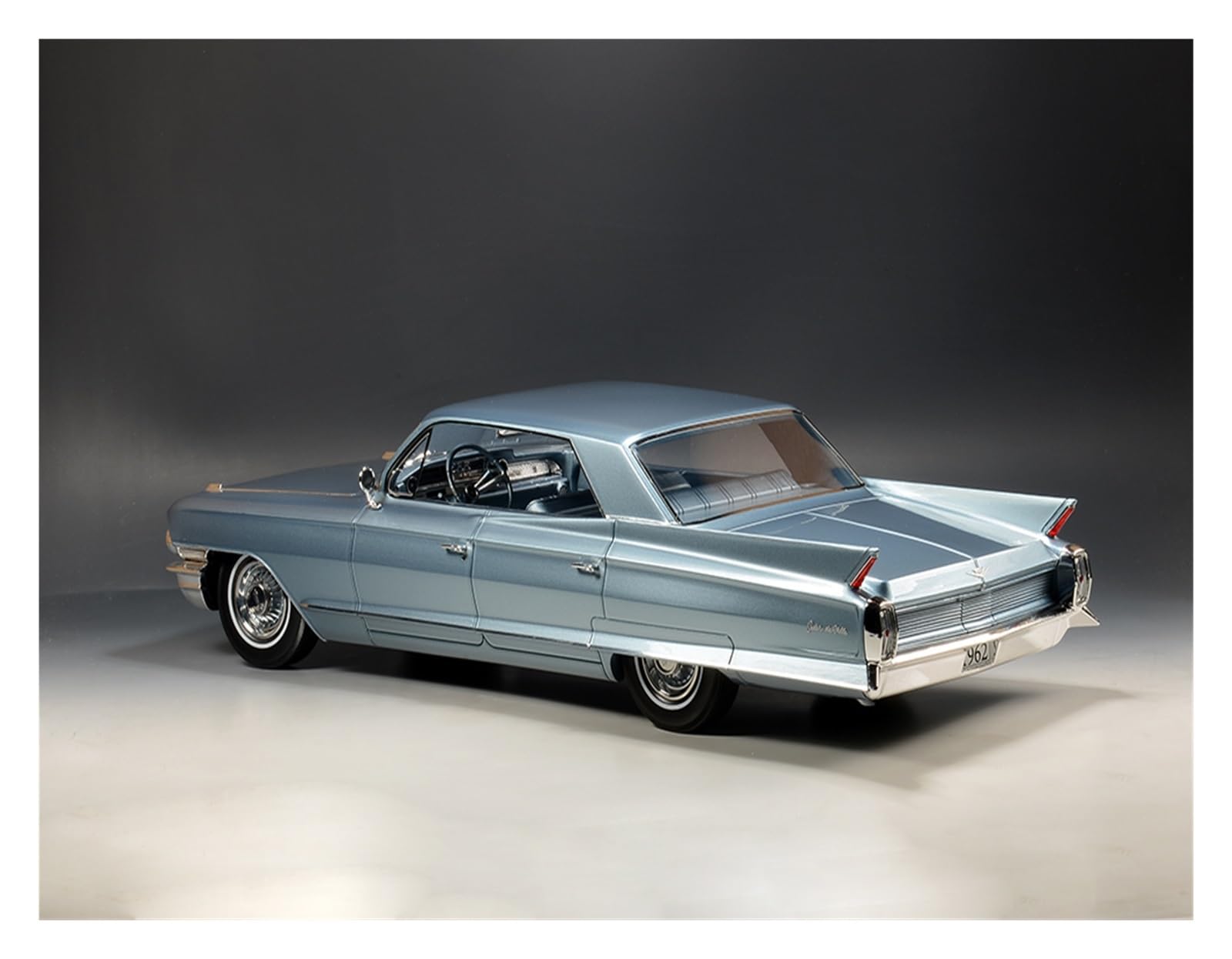 Amazon | ミニカー 1:18 キャデラックセダンチボリ 1962 限定版車