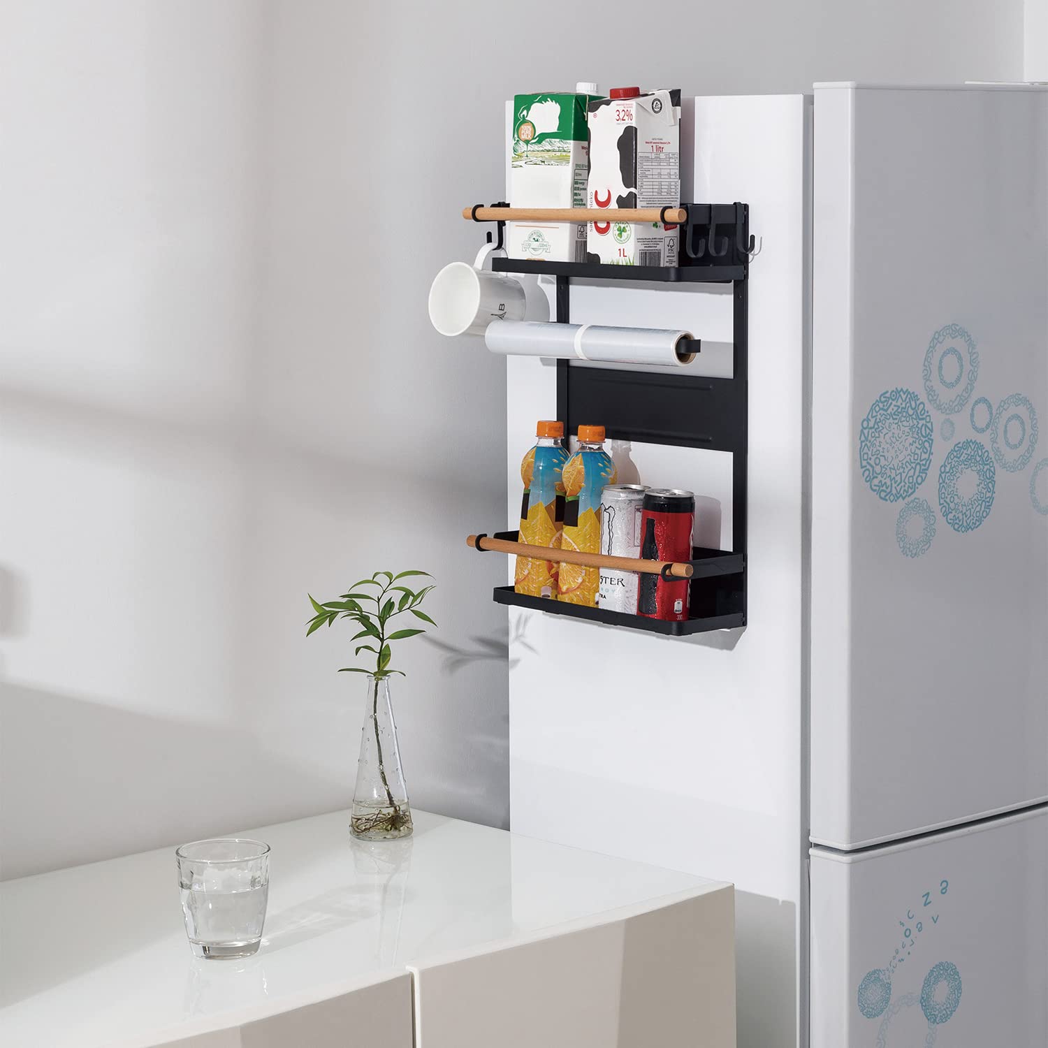 Maclean MC-910 Magnetyczny Regał na Lodówkę do 12 kg, Elegancki Organizer Kuchenny z Uchwytem na Rolki i 6 Zdejmowanymi Haczykami, Wiszący Uchwyt na Ręczniki Papierowe, Półka Magnetyczna (4)