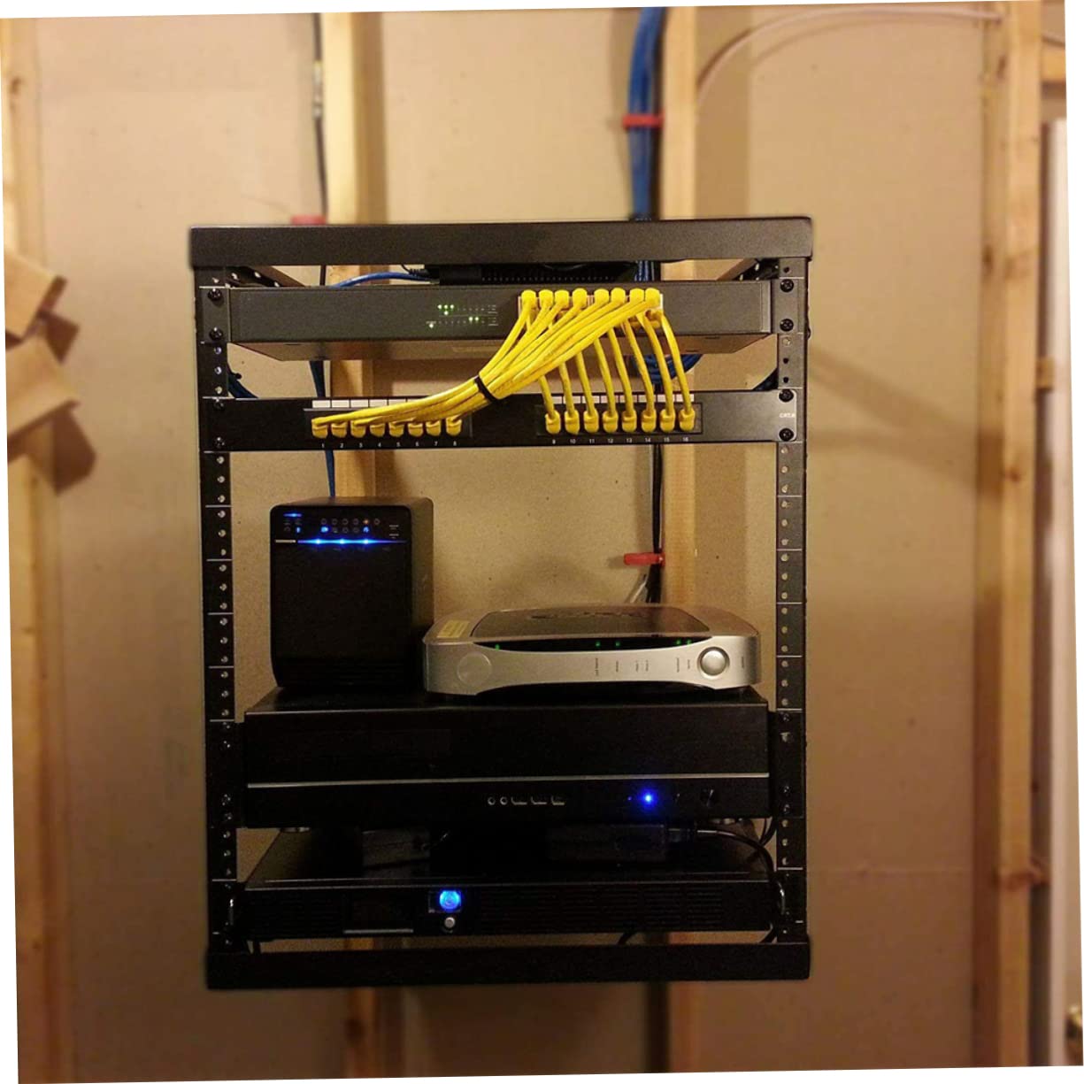 Panneau de Brassage Ethernet 19 Pouces, 24 Ports, Métal Noir, Montage en Rack, Non, pour Câbles Cat 5e à Cat 7