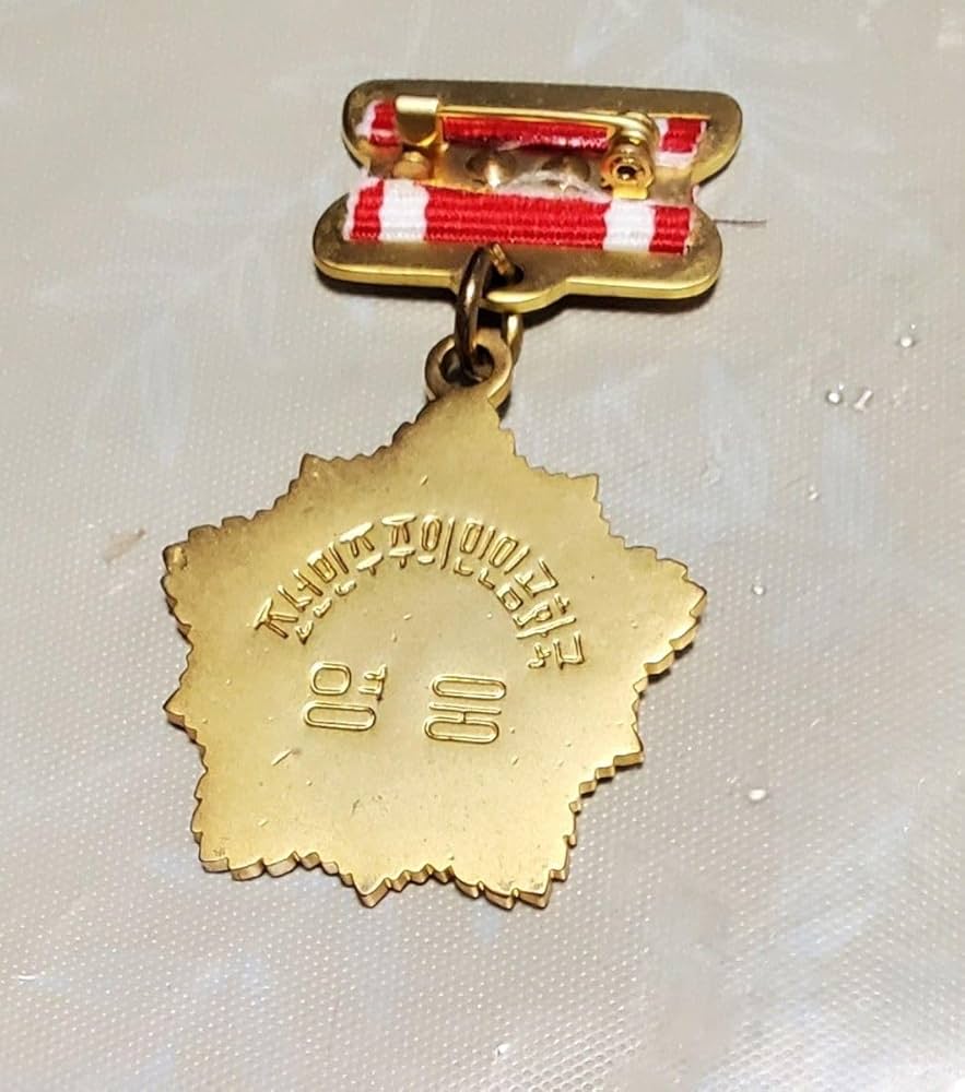 レプリカ　北朝鮮　金日成勲章　略綬付 レプリカ 北朝鮮 金日成勲章 略綬付 Yahoo!オークション -「朝鮮