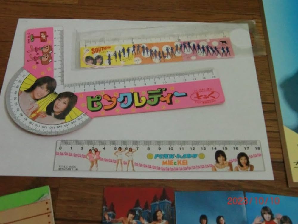 ピンクレディー駄菓子屋当てもんカード24種+消しゴム2種+定規3種+おまけ Amazon.co.jp: ピンクレディー 駄菓子屋 当てもんカード 24種+