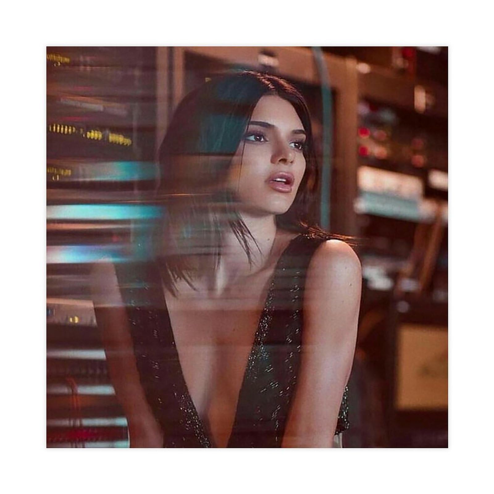 Amazon.de: Kendall Jenner 99 Leinwand-Poster, Wandkunst, Dekoration, Bild,  Gemälde für Wohnzimmer, Schlafzimmer, Dekoration, Rahmen-Stil, 60 x 60 cm