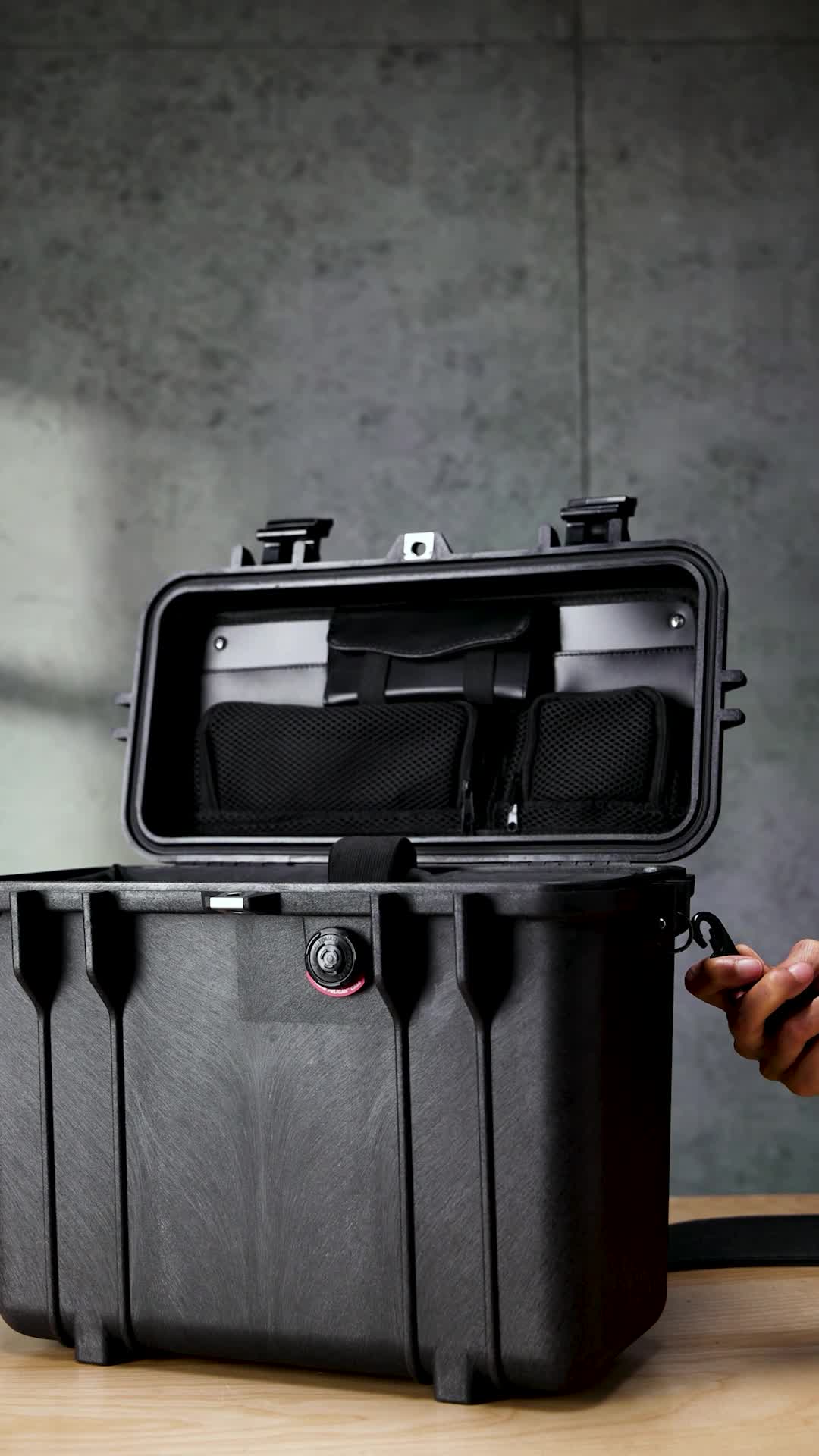 Amazon.com: Pelican 1430 Case With Office Divider Set and Lid