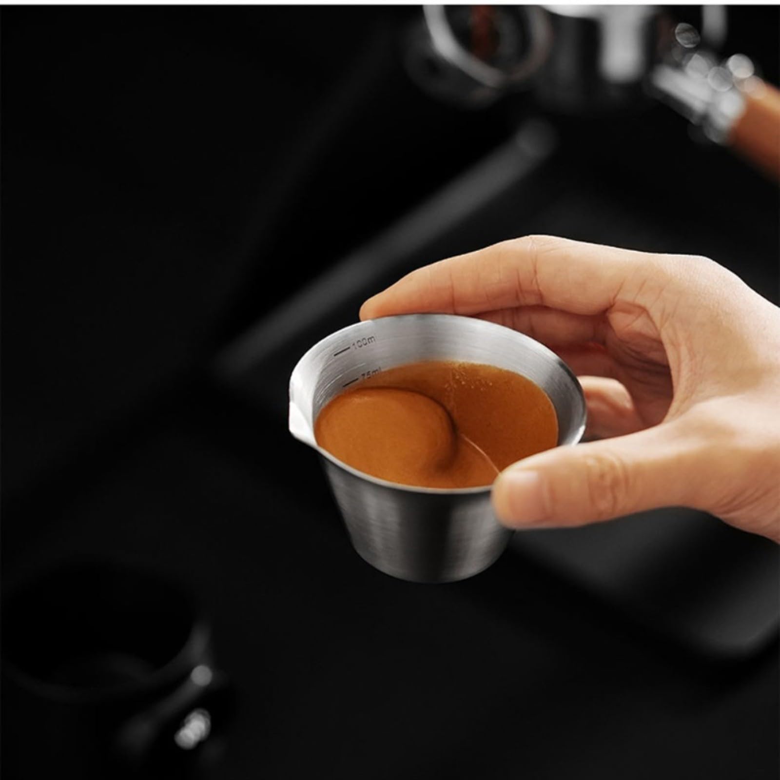Digitaler Espresso Dosierbecher mit Waage 0,1g Präzision, Kaffee Messbecher Edelstahl 100ml, Elektronische Küchenwaage für Barista Zubehör Schwarz