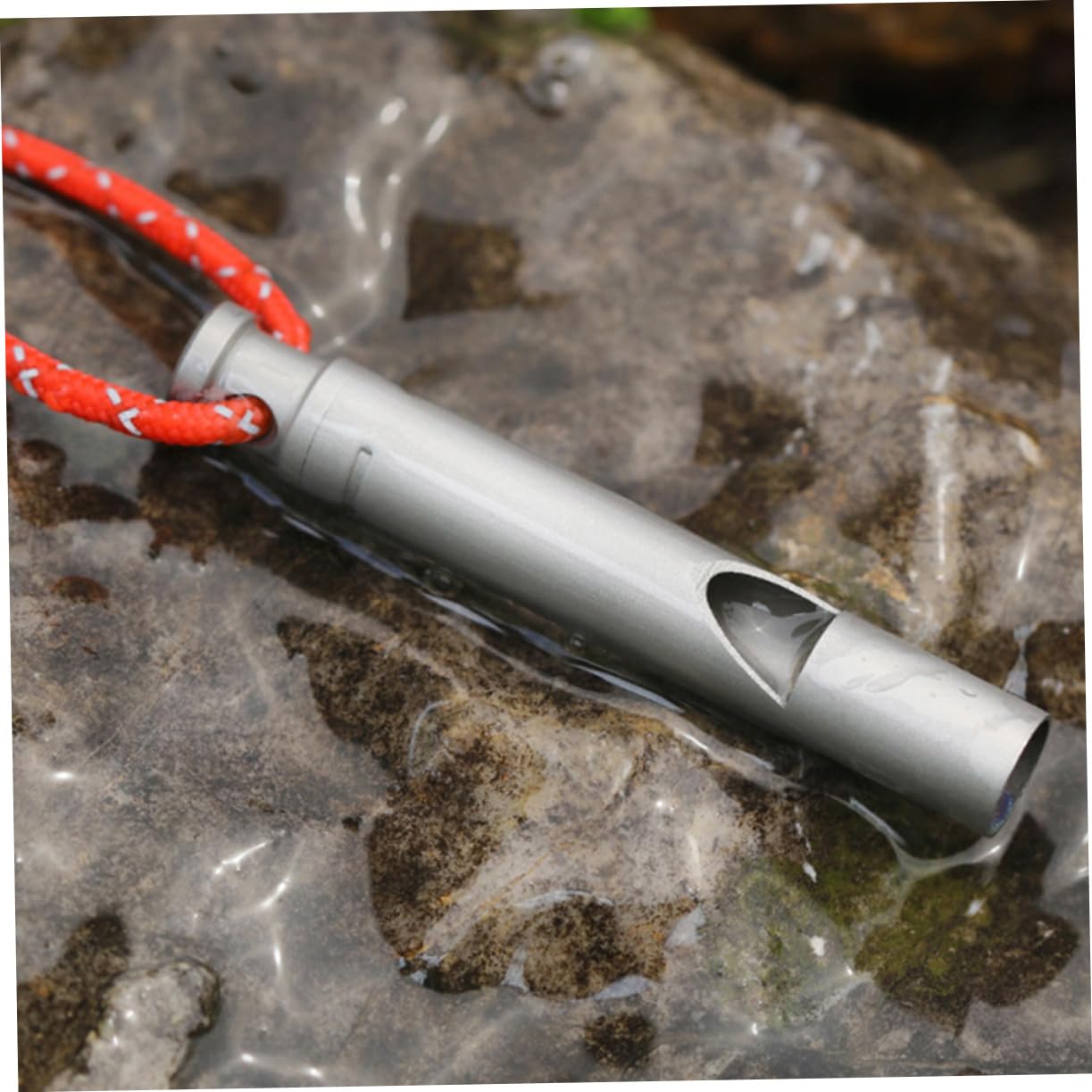 Mikikit Silbato de Senderismo Decorativo Deportes y Aire Titanio Silbato de Emergencia Light Whistle Rope Delicado Silbato de Senderismo Silbato portátil para Acampar Silver