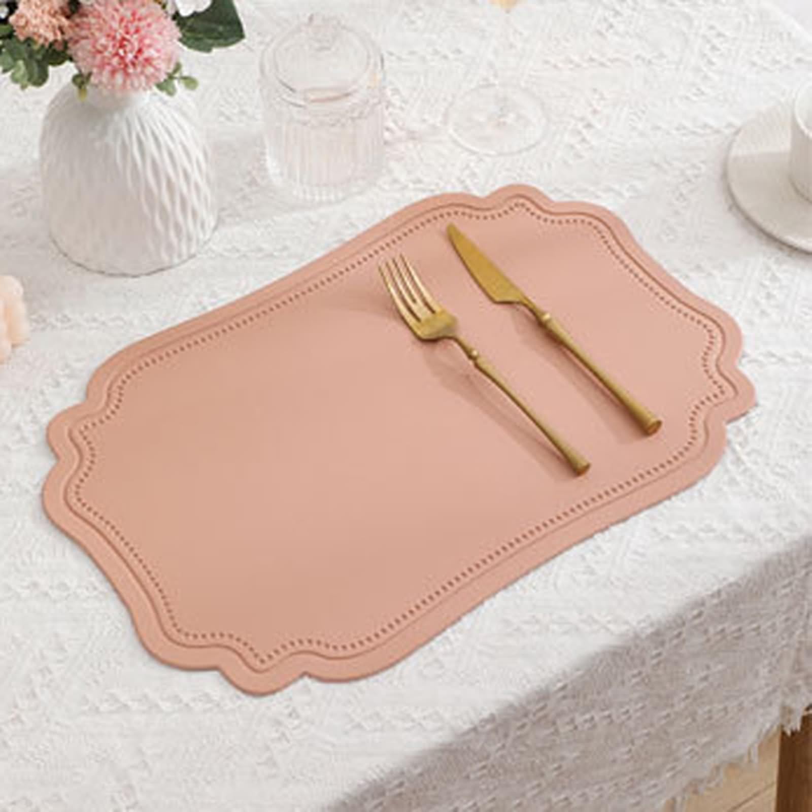 Set di 4 placemats trapuntato, 30 x 45 cm, sotto piatto rosa, tinta unita, irregolare in pelle PVC