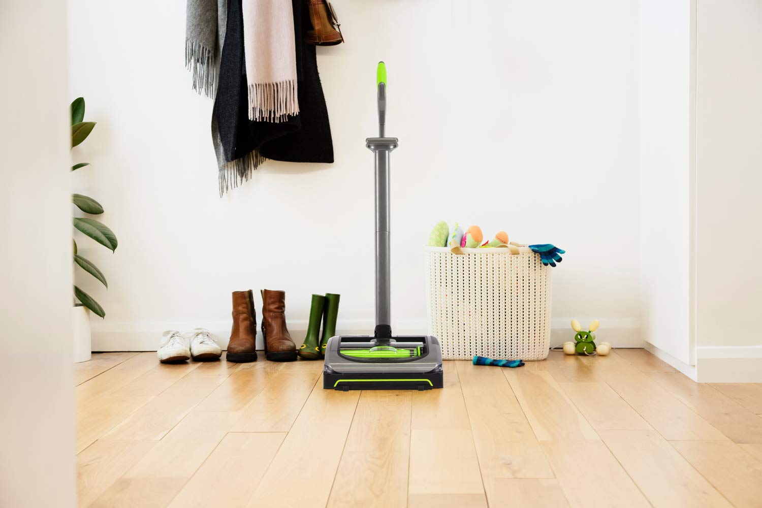 Gtech AirRAM MK2 Cordless Upright Vacuum, Grey AEG CX7245AN Animal