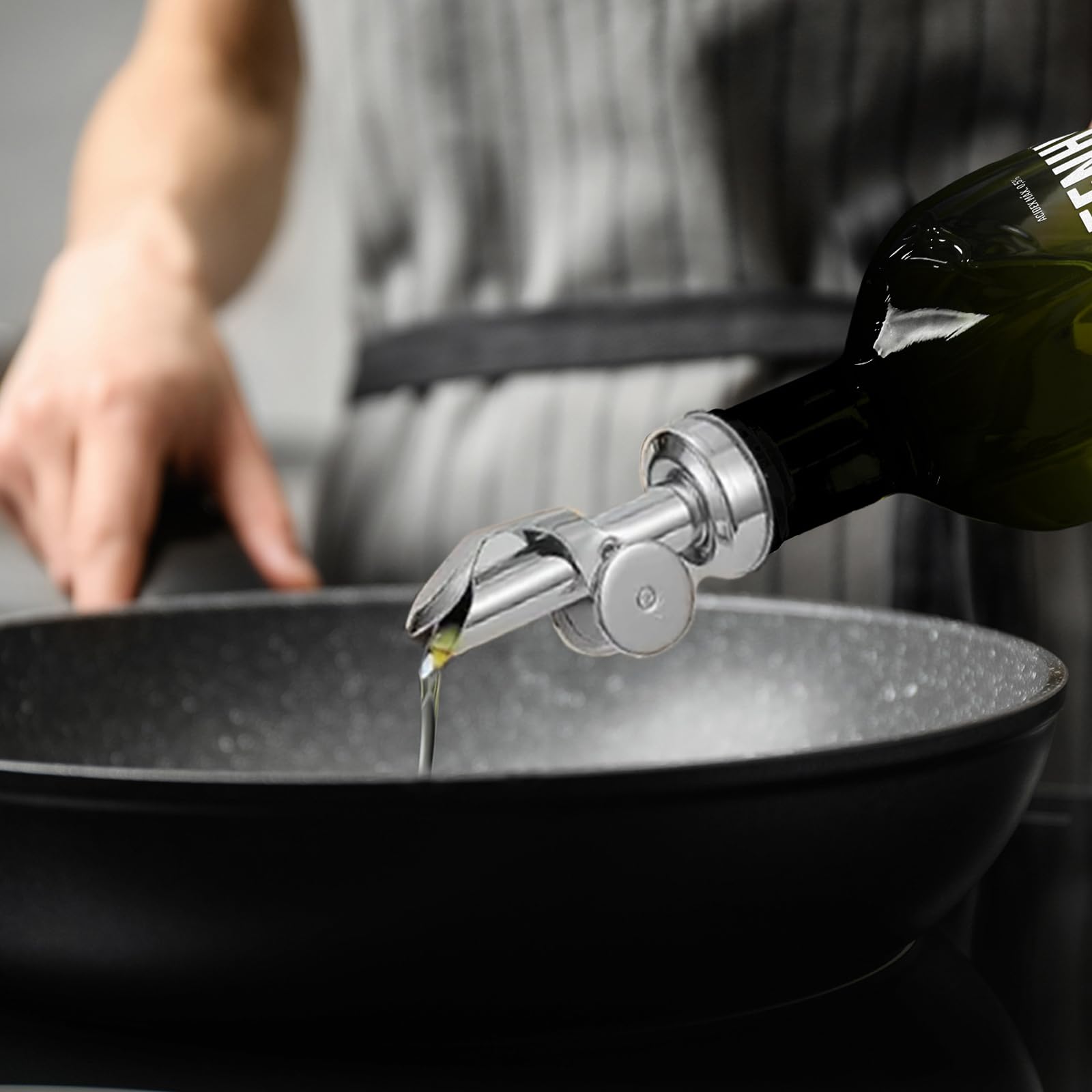 4 Stücke Flaschenausgießer, Edelstahl Olivenöl Ausgießer, Ausgießer für ölflaschen Hält Öl Frisch, Auslaufsicher & Präzises Dosieren, für Wein Schnaps Olivenöl Kaffee Sirup Essig Flaschen