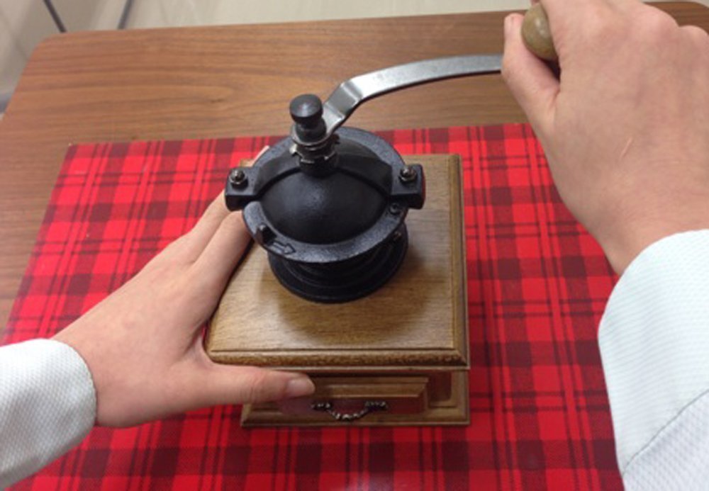 Amazon｜カリタ Kalita コーヒーミル 手挽き クラシックミル #42003 