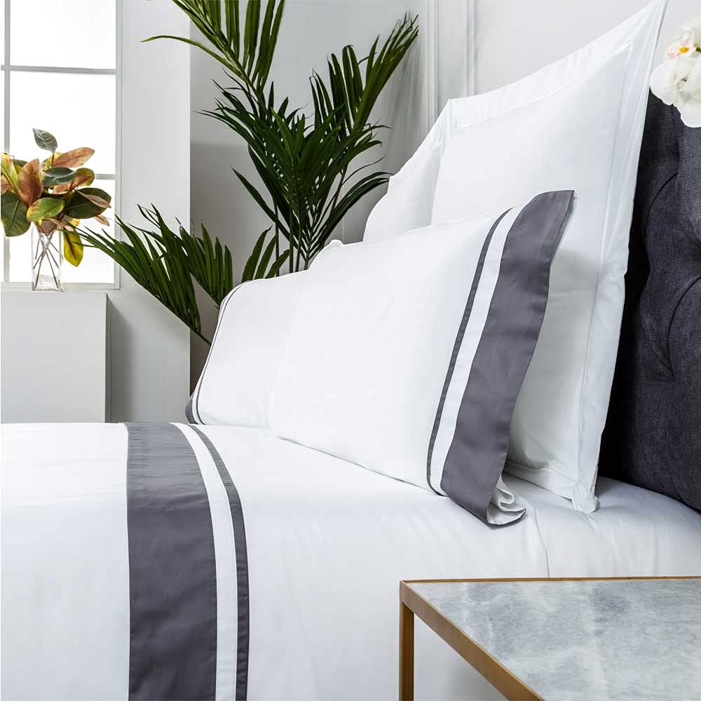 COTTON ARTean Komplet pościeli do łóżka, 150 cm, satyna, liczba nici 300, biały/szary | Zestaw składa się z 4 części: poszwa na kołdrę, prześcieradło z gumką, 2 poszewki na poduszki. Certyfikat Öko-Tex