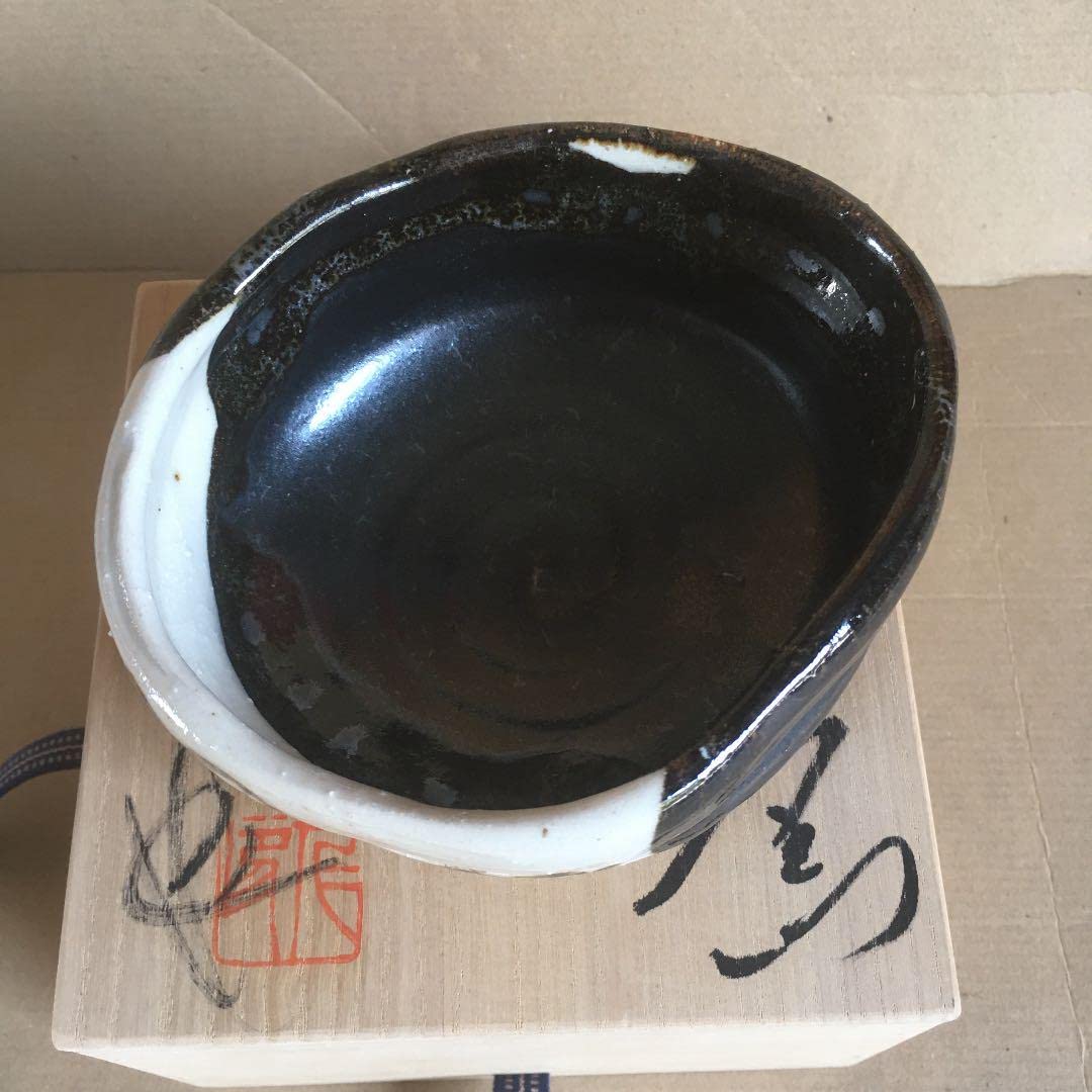 Hitoshi Kato Black Oribe Matcha Bowl *Wooden box is not included if shipped overseas*