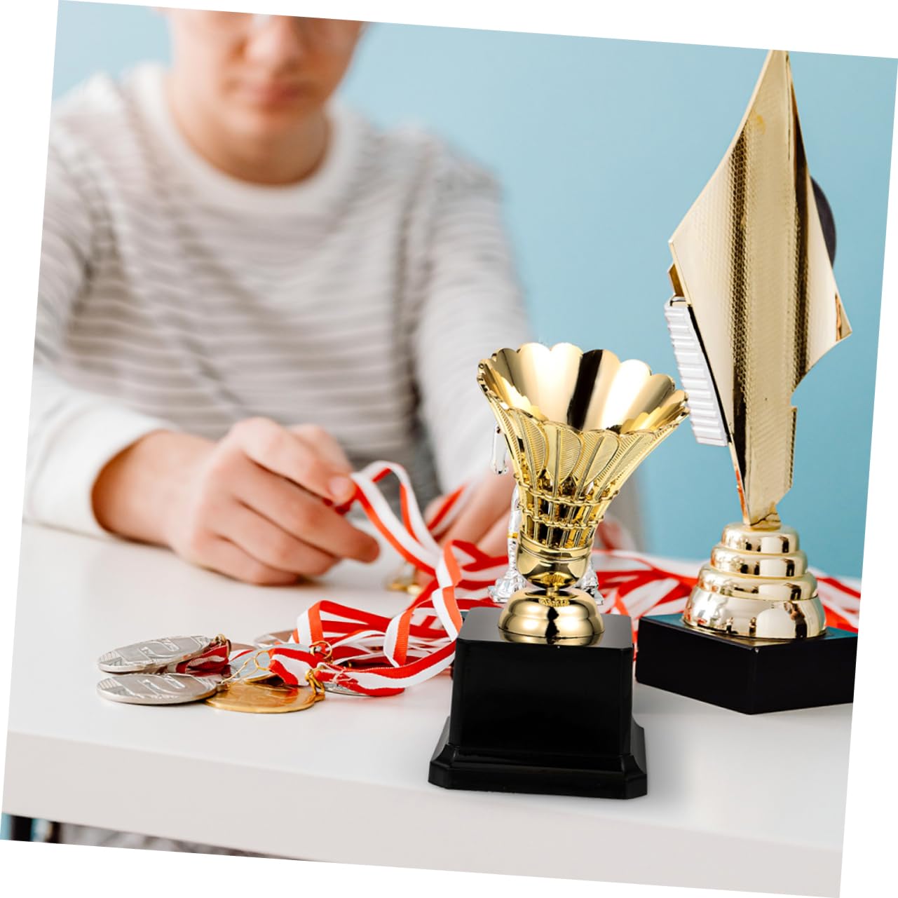 Abaodam Dekorative Badminton Trophäe Modell Wettbewerb Award Trophäe für Kindergarten Kreatives Design Dekor für Spielveranstaltungen und Talentshows