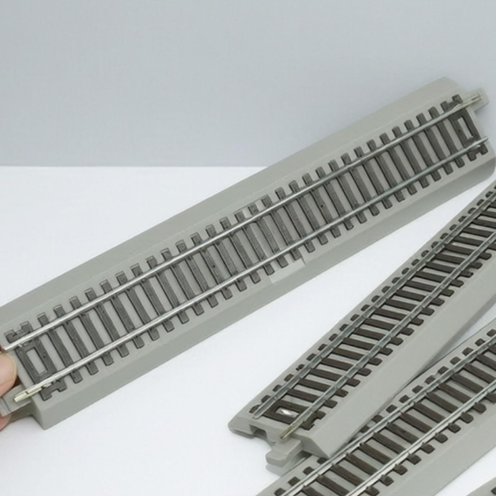 4 Pezzi Binario Diritto Espandibile | Base Grigia Stampata, Binario Dritto, Affidabile, per Plastici Ferroviari