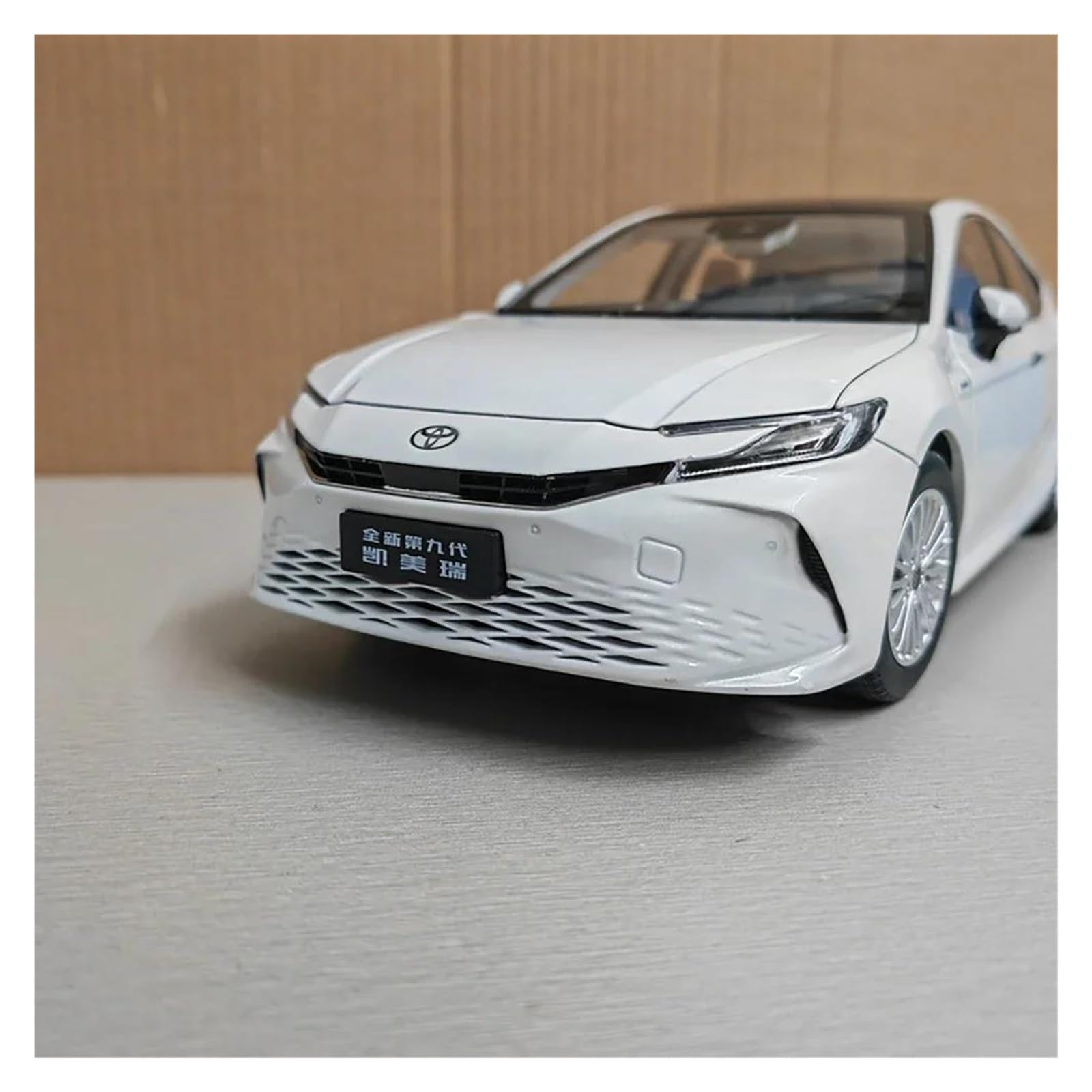 Metallo Scala Replica 1 18 Per Camry 9a generazione 2024 Collezione statica modelli auto in lega di decorazioni per la casa Hobby Veicoli Giochi Set