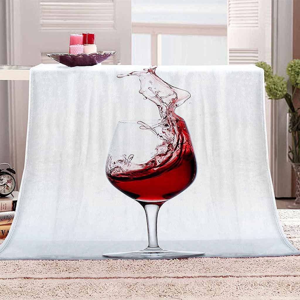 Couverture flanelle verre à vin rouge pour un canapé cosy en hiver