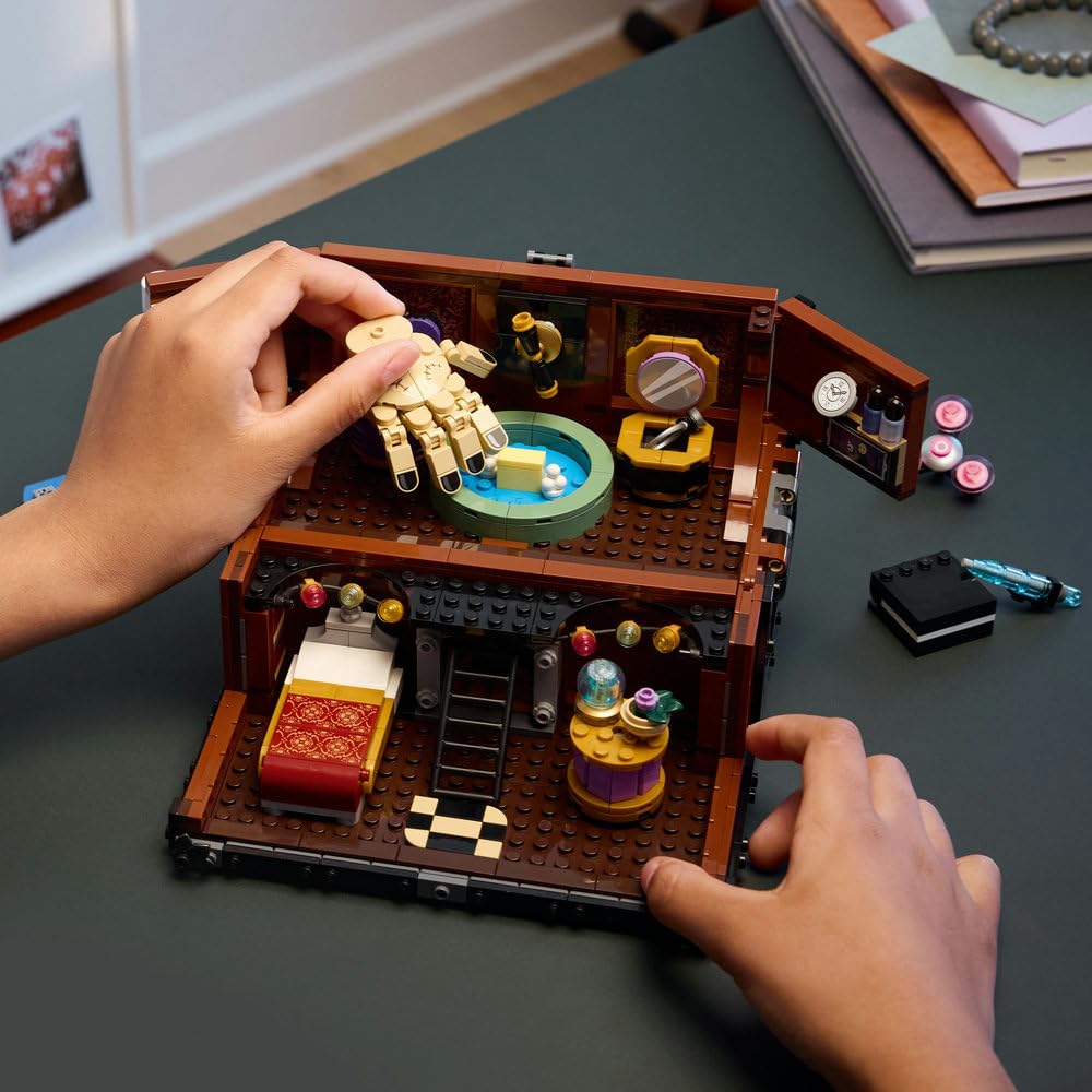 LEGO Wednesday Mieszkanie Rączki 76785 | zestaw klocków dla dzieci, zabawka dla 10-latki, prezent dla fana serialu Wednesday, dla dziewczynki i chłopca, 828 elementów