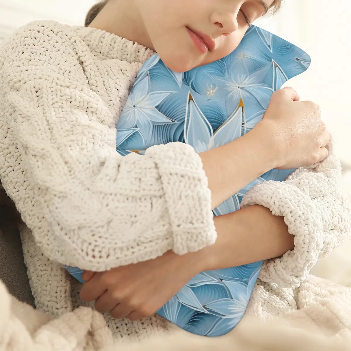 Hot Water Bottle with Soft Cover,2L Christmas Flowers Hot Water Bag for Hot and Cold Compress, Hand Feet Warmer, Xmas Flowers Rubber Hot or Cold Water Bottle Halloween Christmas Decorations