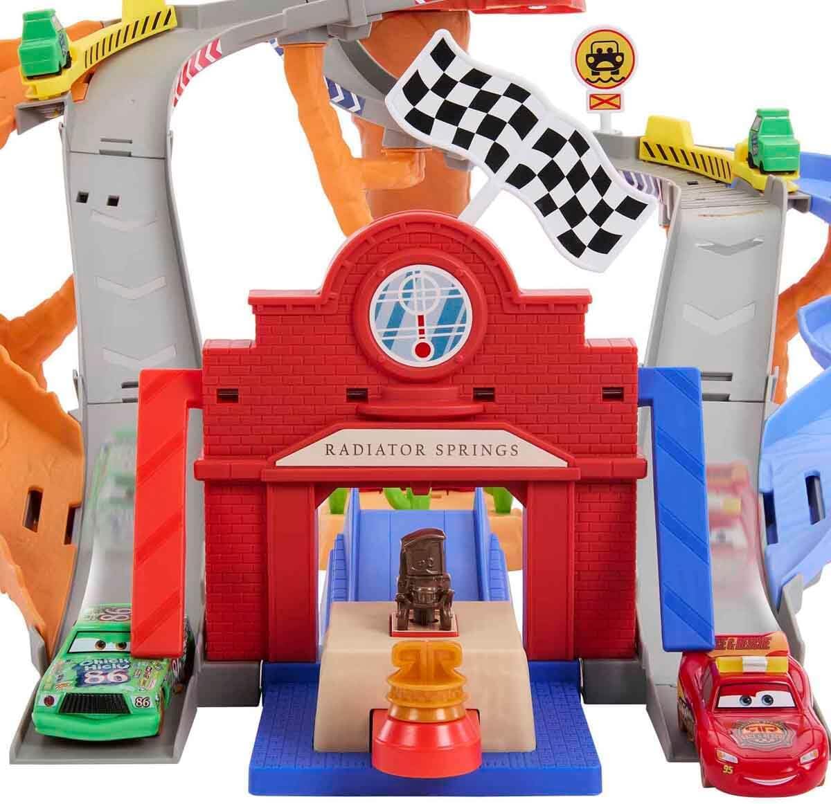 Mattel Disney and Pixar Cars Toy Playset, Lightning McQueen & Chicks Hicks & 2 Pitty Crew Vehicles, 2 Ways to Race, Race & Rescue Rescue Road Raceway