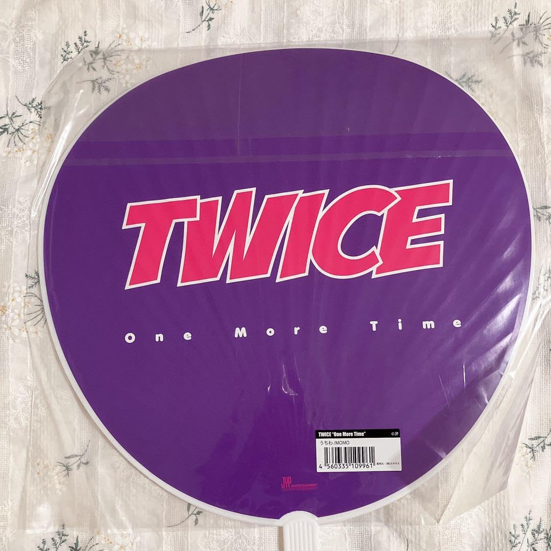 Amazon.co.jp: ? TWICE モモ one more time うちわ ライブグッズ 団扇
