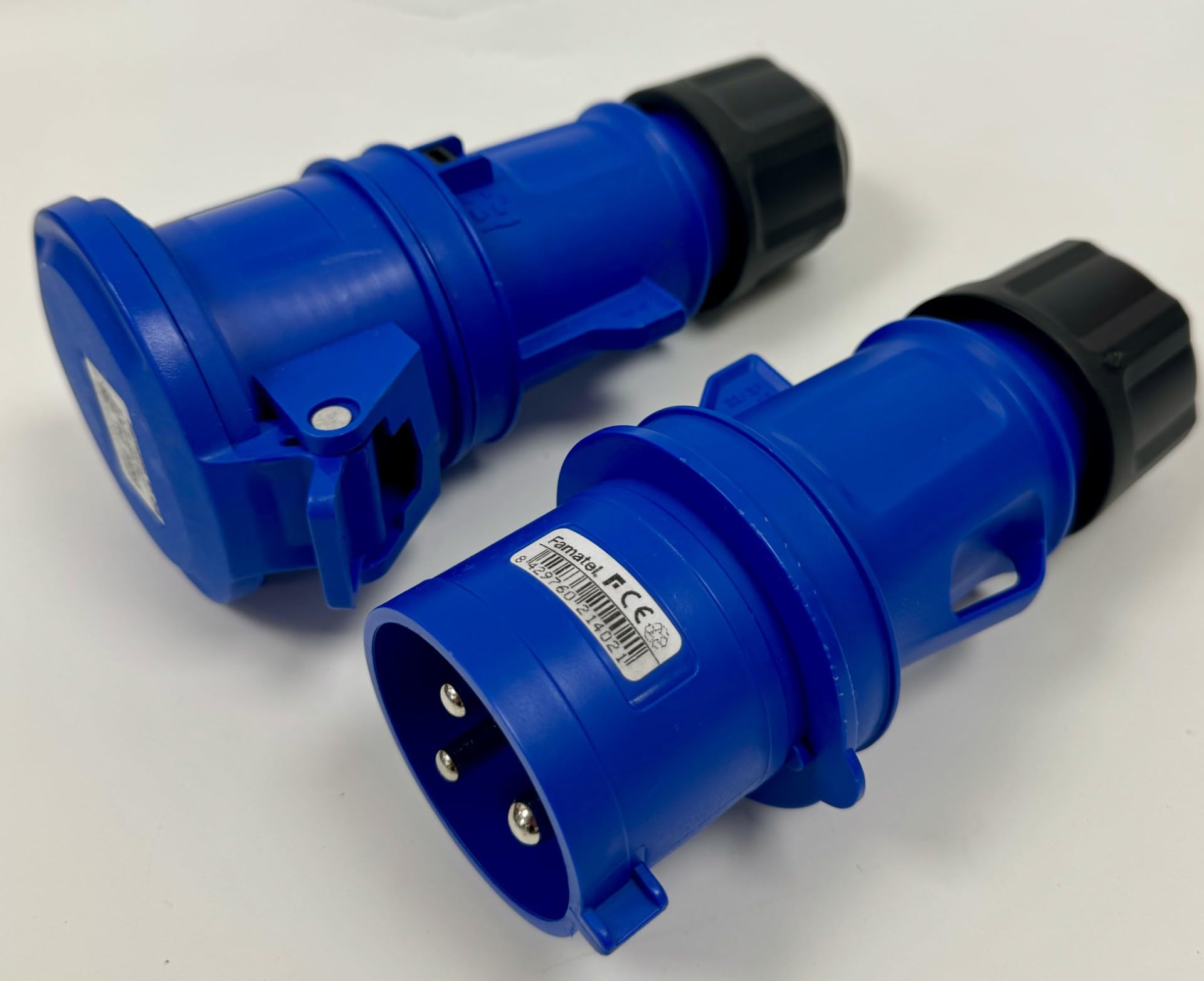 32Amp Commando Type Plug & Trailing Socket Quick Fit 240V 50-60Hz Single Phase Blue 3 Pin IP54 Professional 23203 13203