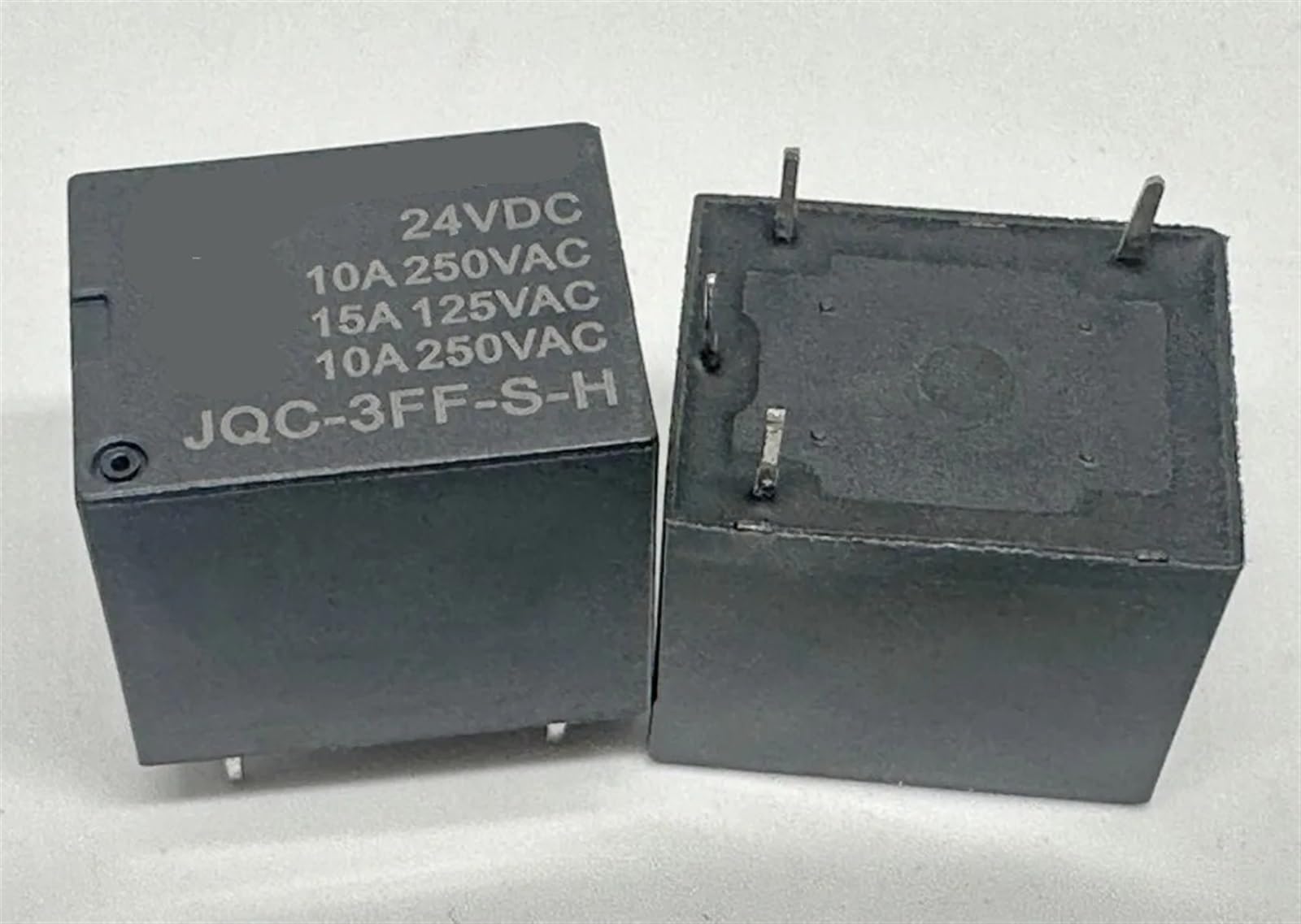 Relé JQC-3FF-S-H 24VDC de 4 pines componente para control de circuitos 3