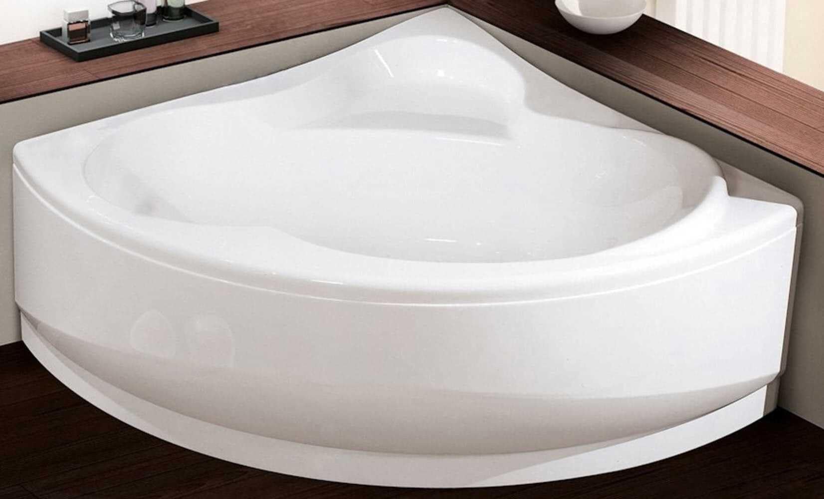 Vasca Bagno Angolare Angolo Simmetrica Novellini Una Standard con telaio 135x135 H55 cm 190 Litri Colonna Scarico Pannello Frontale Curva Guscio Tradizionale Acrilico Bianco Lucido Reversibile