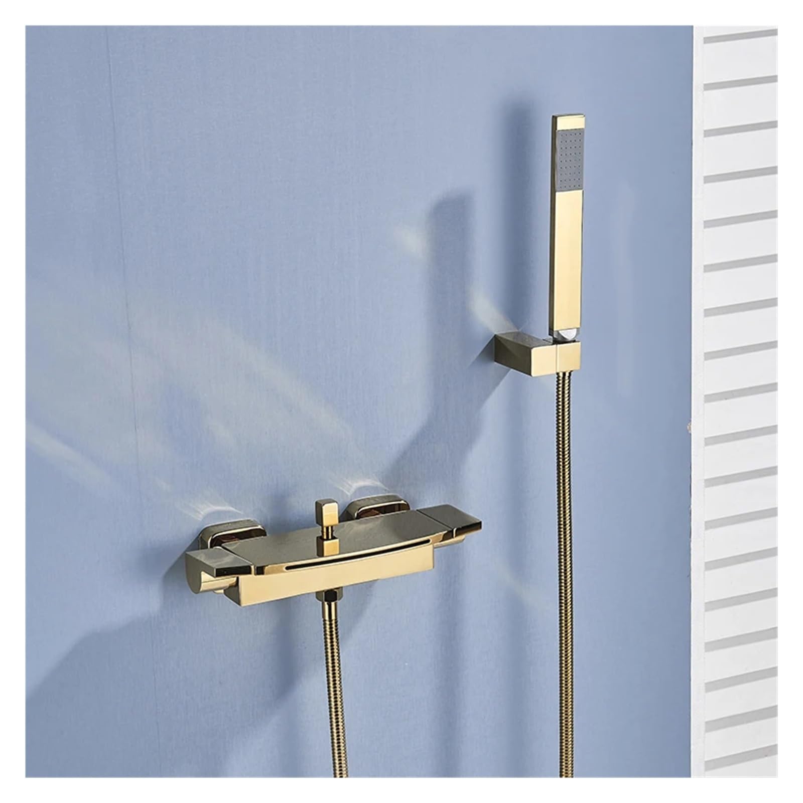 Robinet de Douche Cascade Doré pour Créer une Ambiance Spa à la Maison
