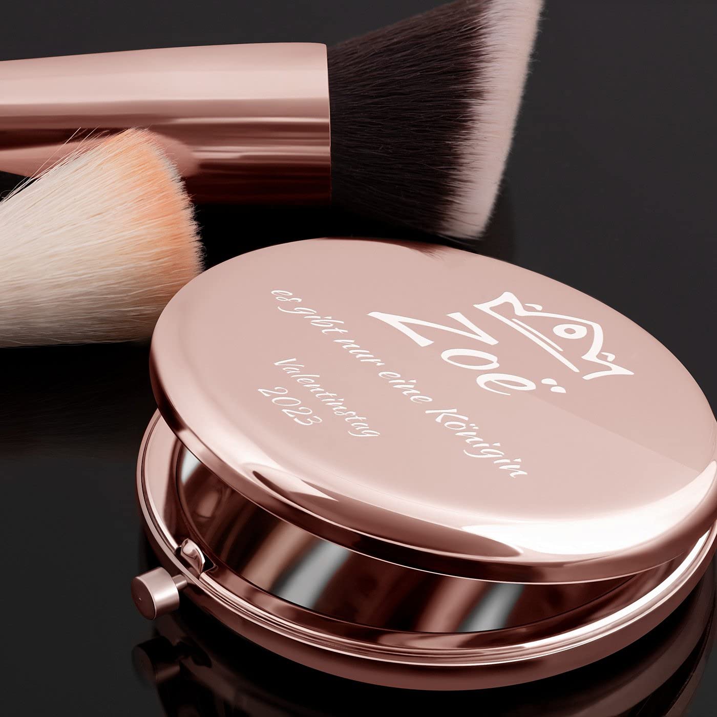 Maverton Klappspiegel mit Gravur - Rosegold - Schminkspiegel mit Vergrößerung - personalisierter Make up Kosmetikspiegel - Reisespiegel für Handtaschen - Geschenke für Frauen - Spiegel rund