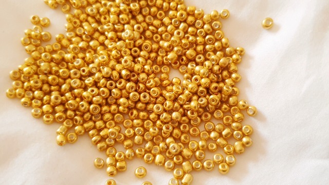 500 PERLES DE ROCAILLE Orange Doré Blanc