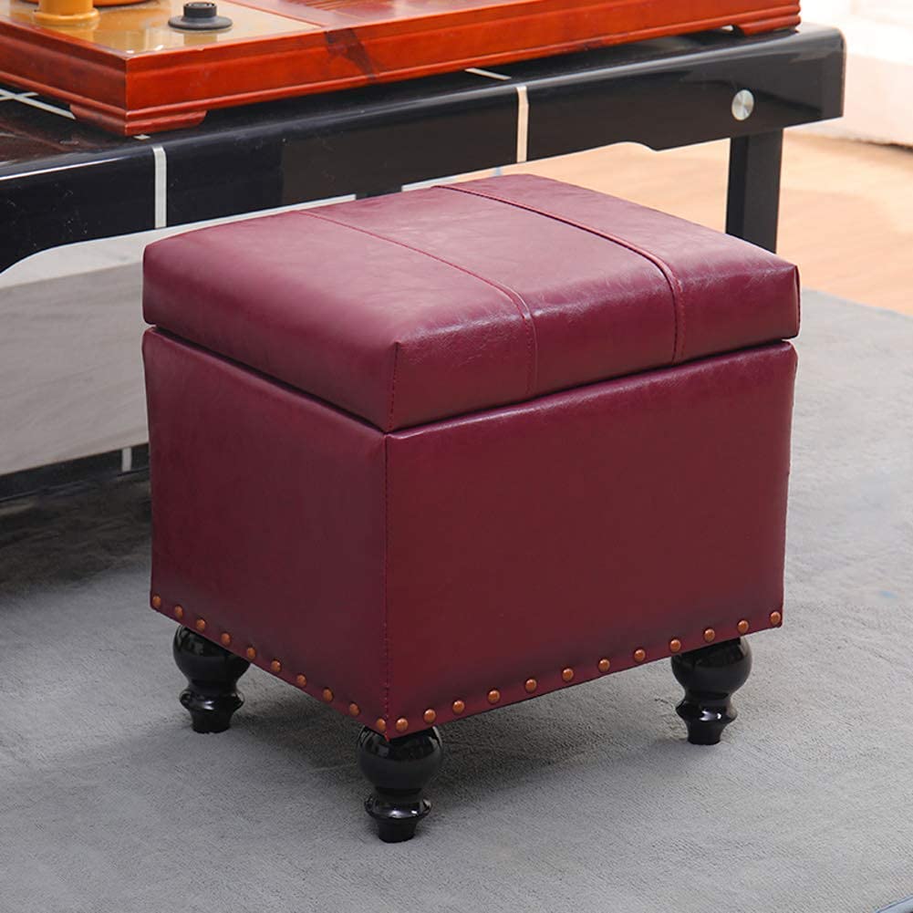 Pouf de rangement simili cuir dans l'entrée comme tabouret de changement de chaussures