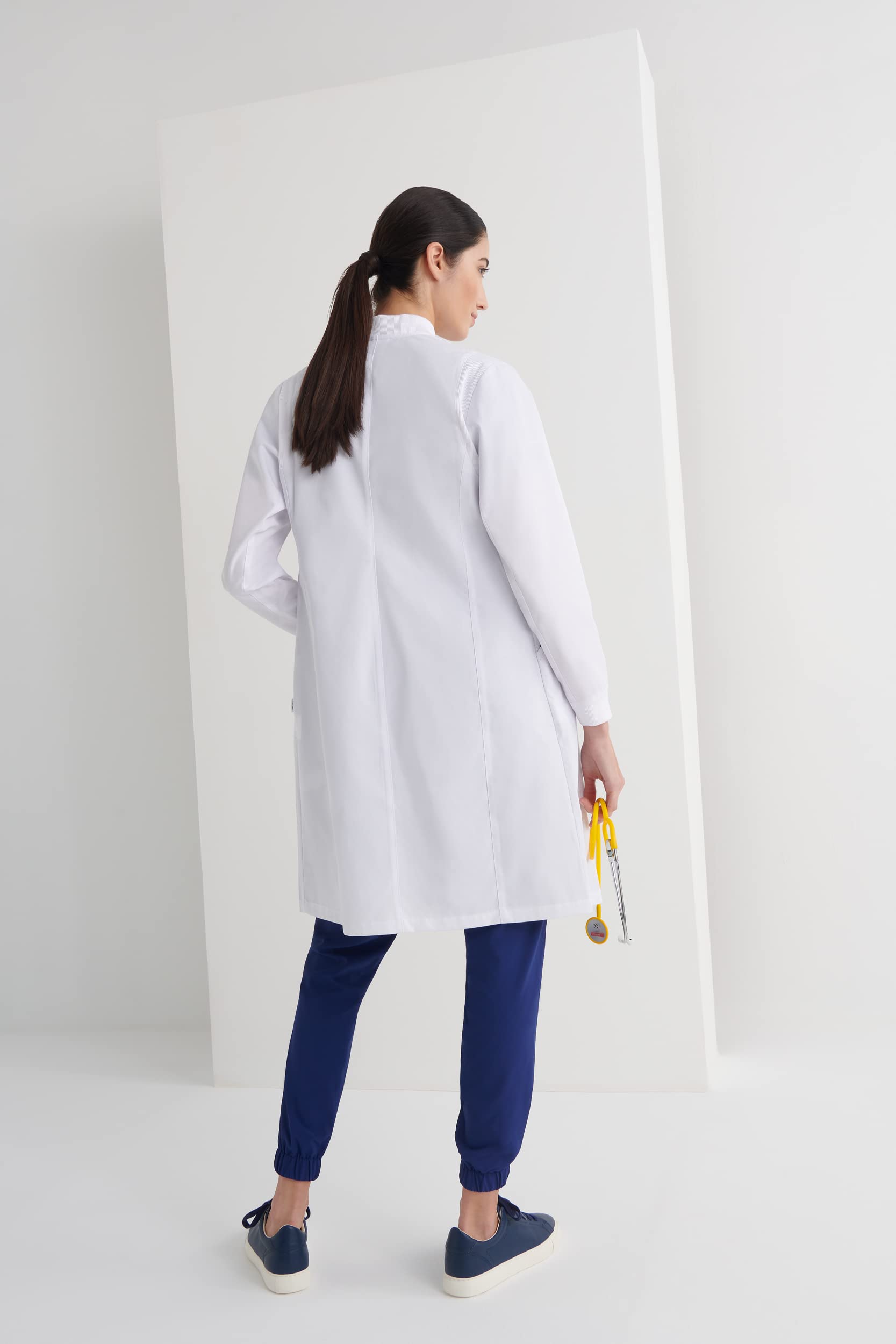 Bata Blanca Mujer con Cremallera Slim Fit. Laboratorio, Clínica, Médica, Dentista, Veterinario. Master Class. Ref: Pyxis 12.08