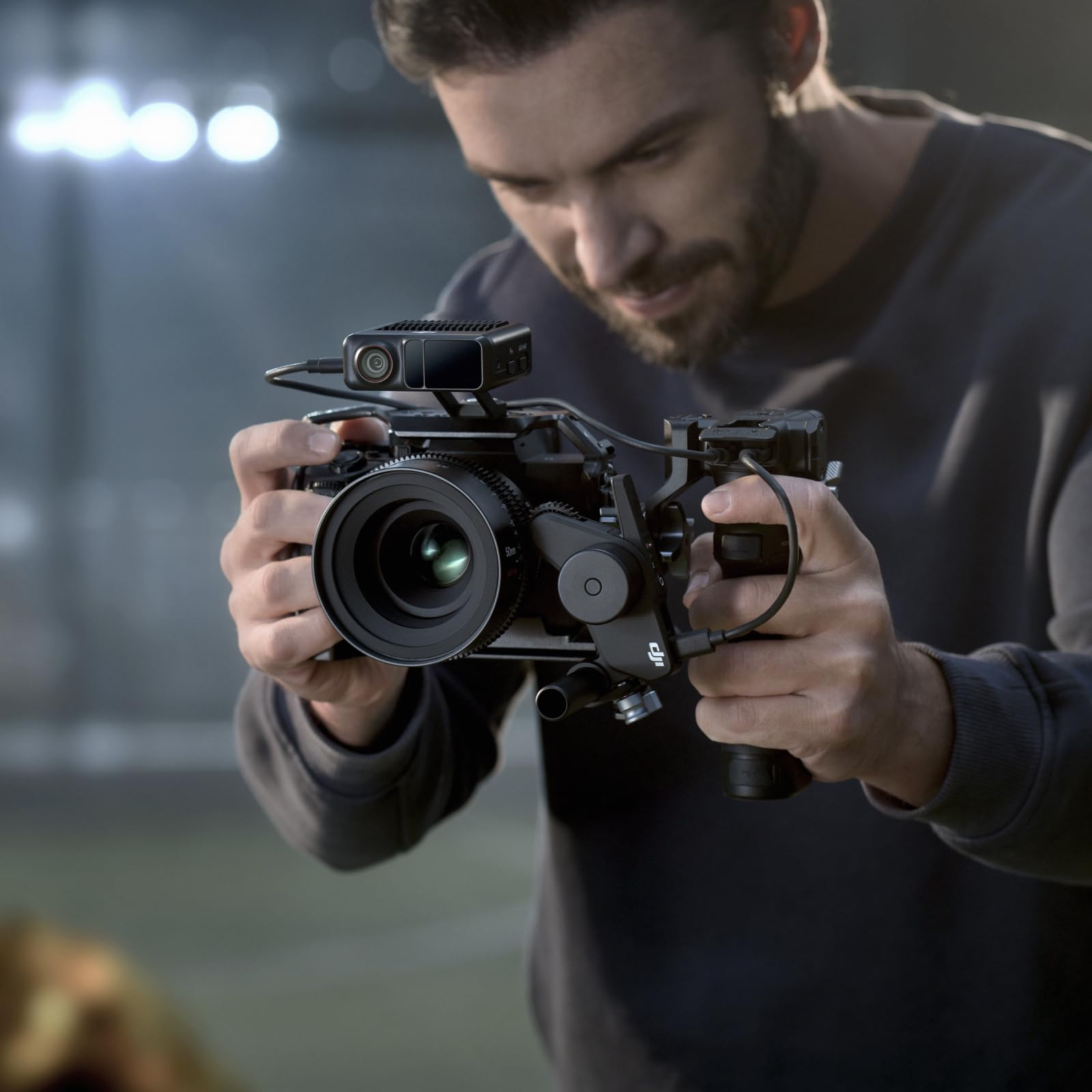 DJI Focus Pro Creator Combo, Controllo degli obiettivi AMF, Messa a fuoco fino a 20 m, 76.800 Punti di distanza ‌LiDAR, Riconoscimento tramite IA, Controllo dell'obiettivo FIZ, Unità manuale