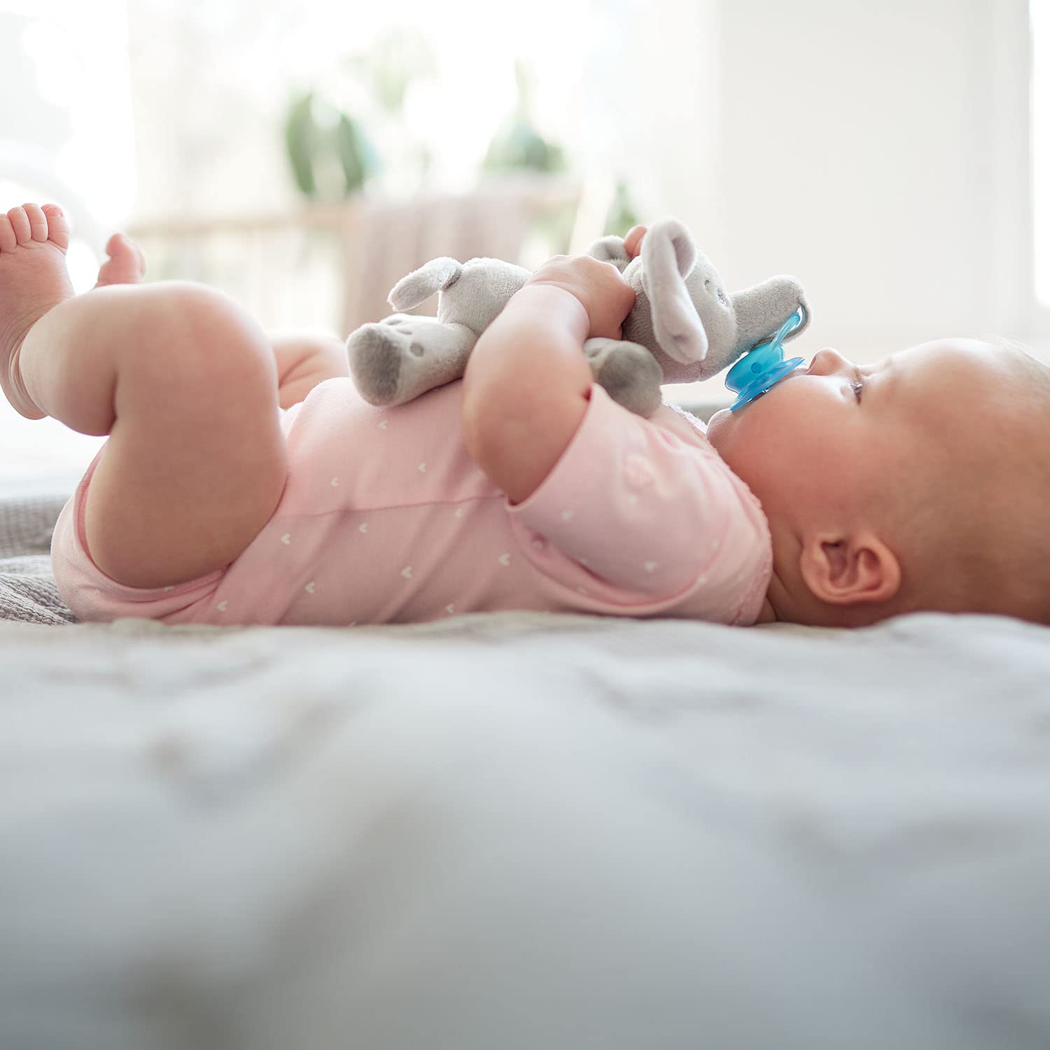 Philips Avent Snuggle Elefant SCF348/13, Kuscheltier mit Schnuller ultra soft, perfektes Geschenk für Neugeborene und Babys, Schnullertier