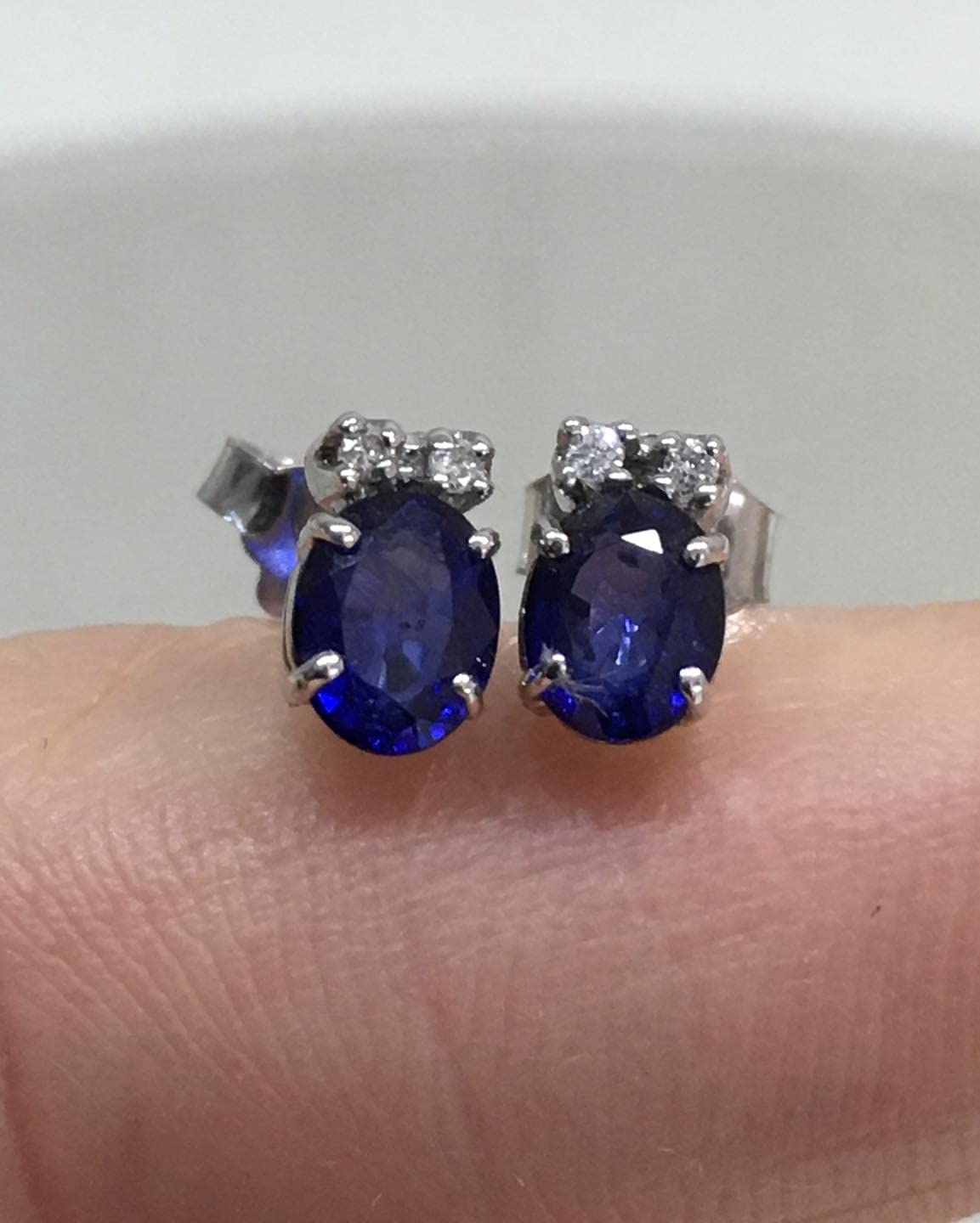 Orecchini a lobo da donna in oro bianco 18kt con zaffiri e diamanti veri naturali, Perno e farfallina.