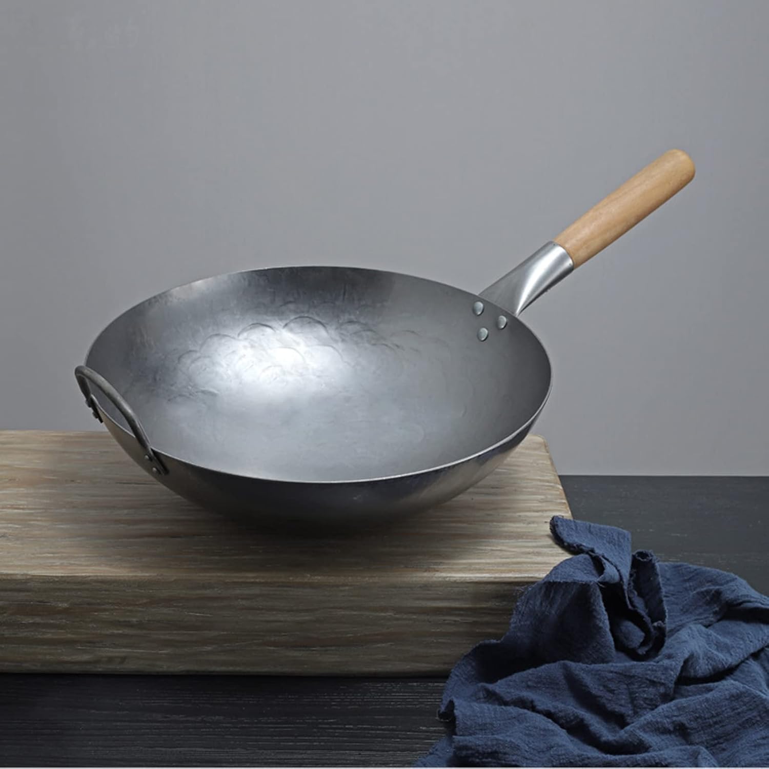 鉄の中華鍋、中国の伝統的なハンドハンマー炭素鋼パウロウは、スチールヘルパーハンドルを備えた丸い底部コーティングなし、オイルが少ないの通販