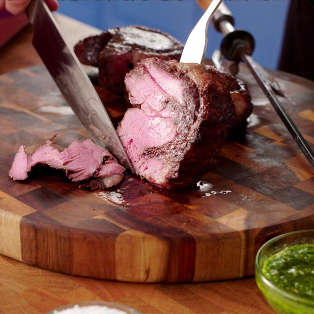 Livington Rotisserie Chef - Rot - Indoorgrill, Drehgrill & Tischgrill - Drehspieß für Hähnchen - Elektrogrill - Automatische Abschaltfunktion - Duo-Infrarot Heizelemente